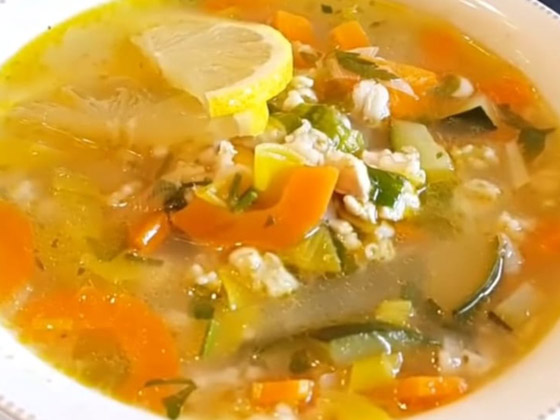 اليكم طريقة شوربة الدجاج بالشوفان والجزر صورة رقم 5