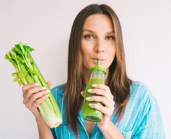 يُحسن الهضم ويعزز نمو الشعر.. فوائد عصير الكرفس الصحية والتجميلية صورة رقم 3 يُحسن الهضم ويعزز نمو الشعر.. فوائد عصير الكرفس الصحية والتجميلية صورة رقم 3