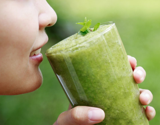 يُحسن الهضم ويعزز نمو الشعر.. فوائد عصير الكرفس الصحية والتجميلية صورة رقم 4 يُحسن الهضم ويعزز نمو الشعر.. فوائد عصير الكرفس الصحية والتجميلية صورة رقم 4