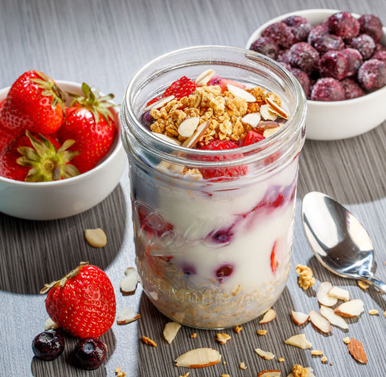 إليكم وصفة شوفان باللبن الزبادي والفواكه الخفيفة لرجيم صحي ولذيذ صورة رقم 5