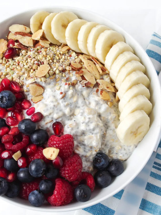 إليكم وصفة شوفان باللبن الزبادي والفواكه الخفيفة لرجيم صحي ولذيذ صورة رقم 6