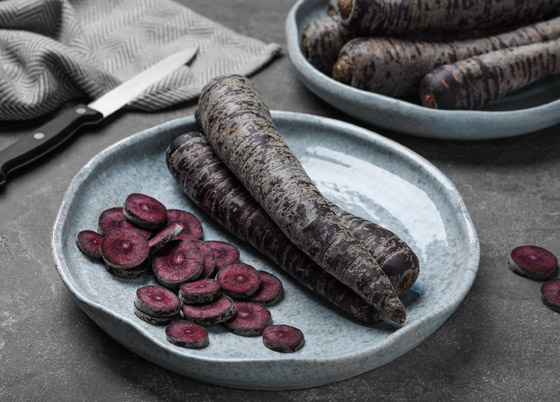 يساعد على التنحيف ويقلل الإصابة بألزهايمر.. فوائد تناول الجزر الأسود صورة رقم 1 يساعد على التنحيف ويقلل الإصابة بألزهايمر.. فوائد تناول الجزر الأسود صورة رقم 1