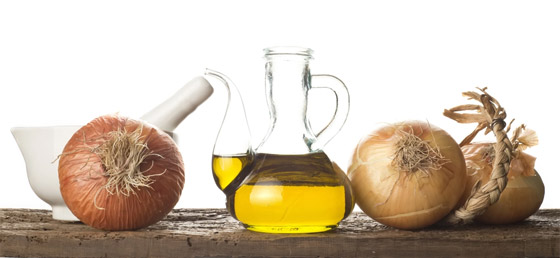 يعالج تساقط وتلف الشعر.. فوائد مذهلة لزيت البصل وطرق تحضيره بالمنزل صورة رقم 6 يعالج تساقط وتلف الشعر.. فوائد مذهلة لزيت البصل وطرق تحضيره بالمنزل صورة رقم 6