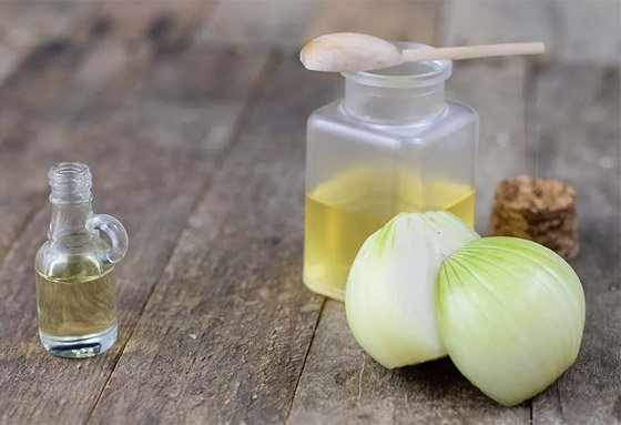 يعالج تساقط وتلف الشعر.. فوائد مذهلة لزيت البصل وطرق تحضيره بالمنزل صورة رقم 8 يعالج تساقط وتلف الشعر.. فوائد مذهلة لزيت البصل وطرق تحضيره بالمنزل صورة رقم 8