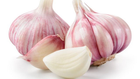 أهم خصائص وفوائد الثوم العلاجية صورة رقم 1