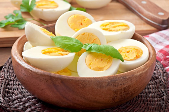 بينها البيض والتمر.. إليكم أطعمة تمنح الشعور بالنشاط والطاقة خلال اليوم صورة رقم 3