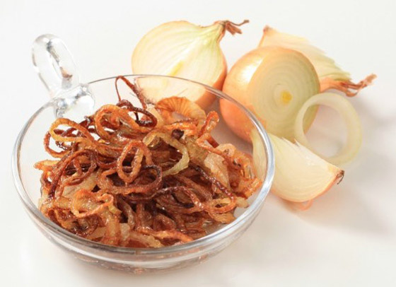 إليكم طريقة عمل البصل المكرمل للبرغر.. طعم طيب ومذهل صورة رقم 1