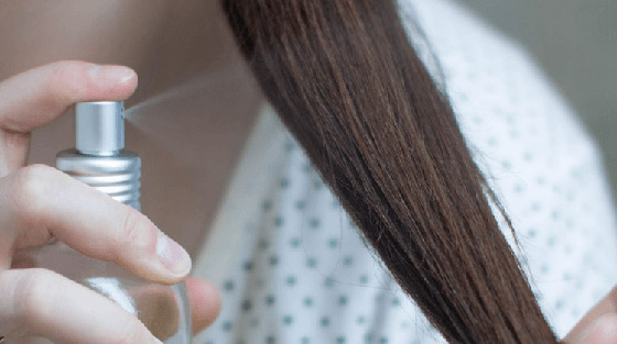 يغذي فروة الرأس ويزيل الروائح.. فوائد عطر الشعر وطرق استعماله صورة رقم 5 يغذي فروة الرأس ويزيل الروائح.. فوائد عطر الشعر وطرق استعماله صورة رقم 5