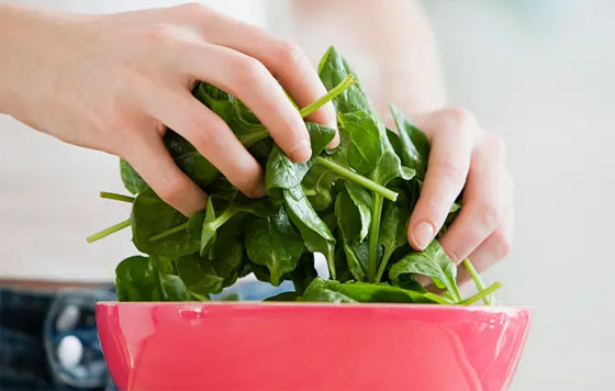 عظام أقوى وبشرة مشرقة.. 5 فوائد صحية مذهلة لهذه الأوراق الخضراء صورة رقم 5 عظام أقوى وبشرة مشرقة.. 5 فوائد صحية مذهلة لهذه الأوراق الخضراء صورة رقم 5