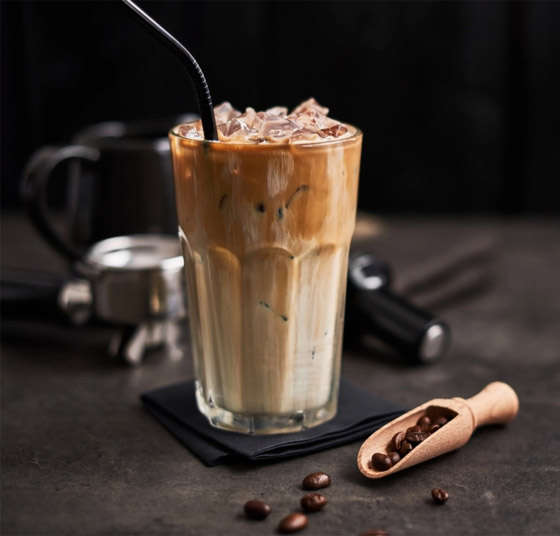 بدأت بالجزائر وانتشرت للعالم عبر فرنسا.. القهوة المثلجة وكيفية تحضيرها صورة رقم 7