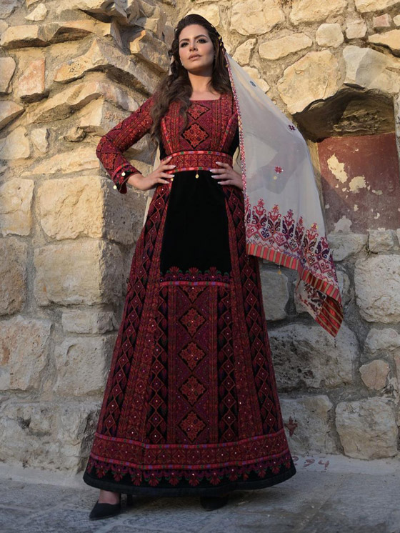 فيديو وصور: ملكة جمال فلسطين تحقق لقبا عالميا.. متزوجة وأم لفتاة عمرها 10 سنوات صورة رقم 13 فيديو وصور: ملكة جمال فلسطين تحقق لقبا عالميا.. متزوجة وأم لفتاة عمرها 10 سنوات صورة رقم 13