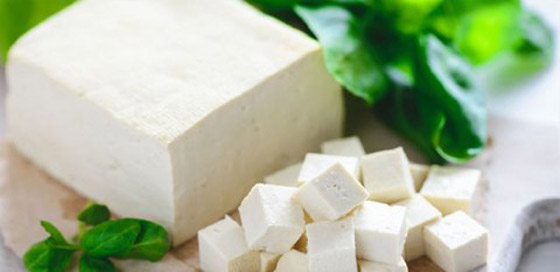 استبدل جبنة الفيتا بالحلوم أو الموزاريلا.. لهذا السبب! صورة رقم 1