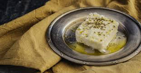 استبدل جبنة الفيتا بالحلوم أو الموزاريلا.. لهذا السبب! صورة رقم 2