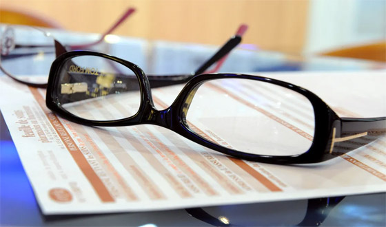 6 أسباب مدمرة للعين تقود إلى ارتداء النظارات.. تجنبها صورة رقم 3