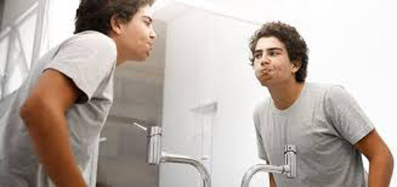 عادات تضر بصحة بأسنانك.. منها الإفراط فى ماء الليمون صورة رقم 2