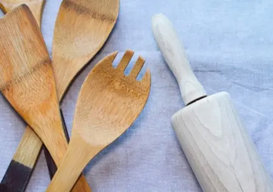 هكذا يتم تنظيف الأواني وأدوات المطبخ الخشبية.. نصائح لحماية الصحة صورة رقم 3 هكذا يتم تنظيف الأواني وأدوات المطبخ الخشبية.. نصائح لحماية الصحة صورة رقم 3