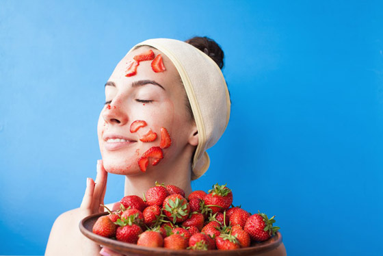 أقنعة الفراولة.. لبشرة متوهجة قبل رأس السنة 2023 صورة رقم 3