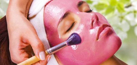 أقنعة الفراولة.. لبشرة متوهجة قبل رأس السنة 2023 صورة رقم 7