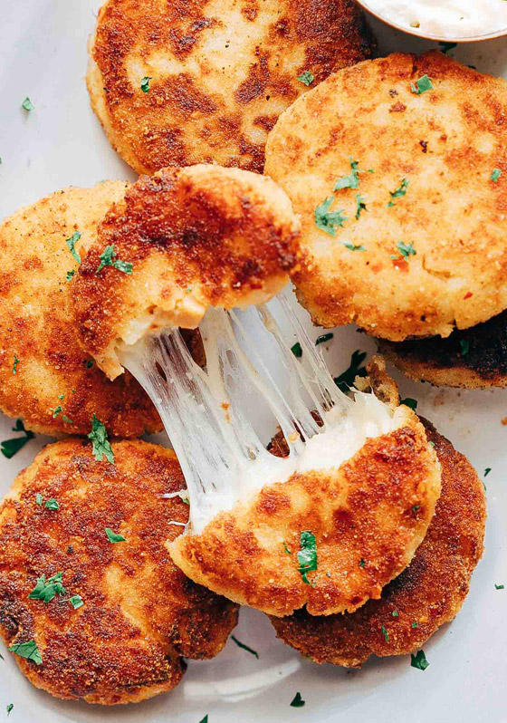 إليكم طريقة تحضير بان كيك البطاطس والجبنة.. وصفة طيبة ومميزة صورة رقم 4