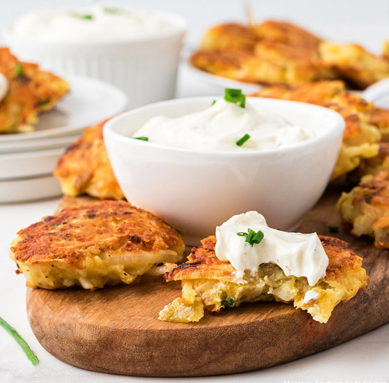 إليكم طريقة تحضير بان كيك البطاطس والجبنة.. وصفة طيبة ومميزة صورة رقم 6