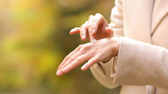 نعومة يديك وقدميك.. كيف تحافظين عليها في مختلف الفصول؟ صورة رقم 2