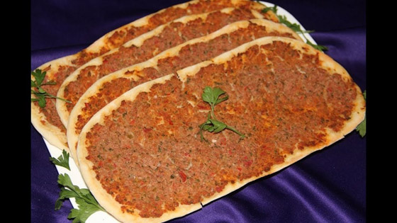 من أشهر أكلات بلاد الشام.. تعرفي إلى طريقة إعداد «اللحمة بالعجين» صورة رقم 5