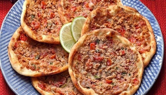 من أشهر أكلات بلاد الشام.. تعرفي إلى طريقة إعداد «اللحمة بالعجين» صورة رقم 6