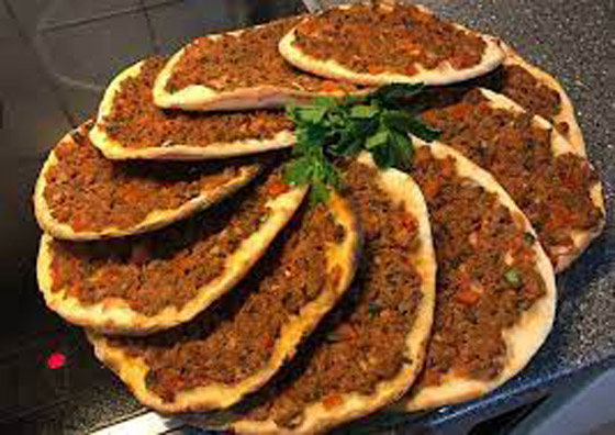 من أشهر أكلات بلاد الشام.. تعرفي إلى طريقة إعداد «اللحمة بالعجين» صورة رقم 8