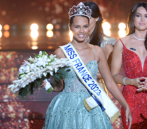 بالصور: طالبة شابة عمرها 18 سنة تتوج بملكة جمال فرنسا 2023 صورة رقم 1 بالصور: طالبة شابة عمرها 18 سنة تتوج بملكة جمال فرنسا 2023 صورة رقم 1
