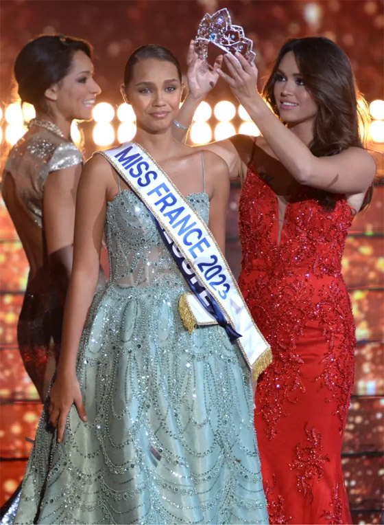 بالصور: طالبة شابة عمرها 18 سنة تتوج بملكة جمال فرنسا 2023 صورة رقم 7 بالصور: طالبة شابة عمرها 18 سنة تتوج بملكة جمال فرنسا 2023 صورة رقم 7