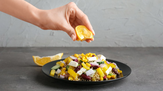 اليكم طريقة تحضير سلطة الكينوا مع جبنة الفيتا اللذيذة صورة رقم 1