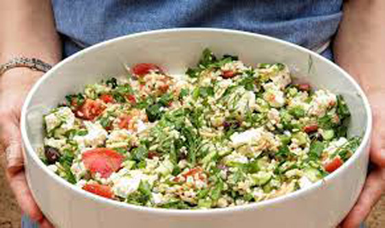 اليكم طريقة تحضير سلطة الكينوا مع جبنة الفيتا اللذيذة صورة رقم 5