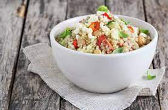 اليكم طريقة تحضير سلطة الكينوا مع جبنة الفيتا اللذيذة صورة رقم 6