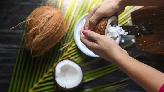 هكذا تستخدمين حليب جوز الهند لترطيب شعرك صورة رقم 3