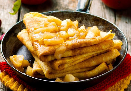 إليكم طريقة عمل كريب بالتفاح والقرفة.. شهي ولذيذ صورة رقم 3