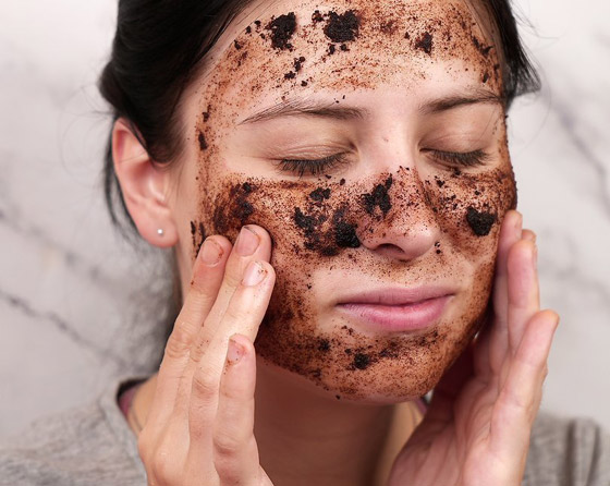 نتيجة مذهلة لإزالة الرؤوس السوداء بالملح والقهوة.. إليكم الطريقة صورة رقم 1