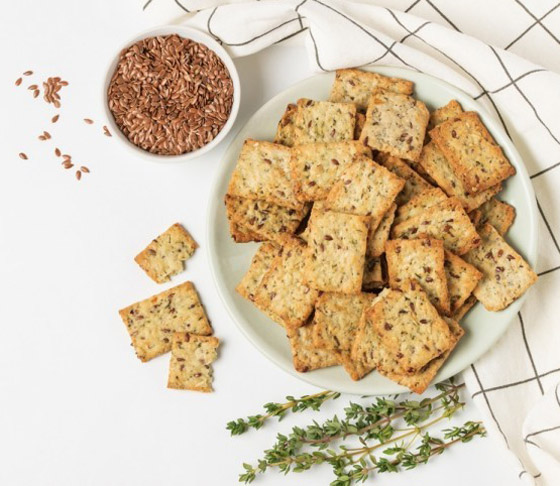 إليكم طريقة تحضير كراكرز بالزعتر صحي ولذيذ صورة رقم 1