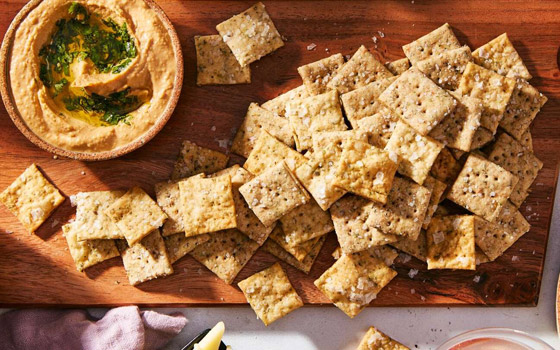 إليكم طريقة تحضير كراكرز بالزعتر صحي ولذيذ صورة رقم 4