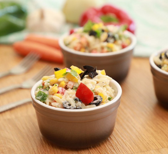 إليكم طريقة تحضير سلطة مكرونة لسان العصفور بالخضار الشهية صورة رقم 6