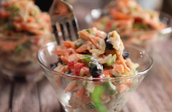 إليكم طريقة تحضير سلطة مكرونة لسان العصفور بالخضار الشهية صورة رقم 2