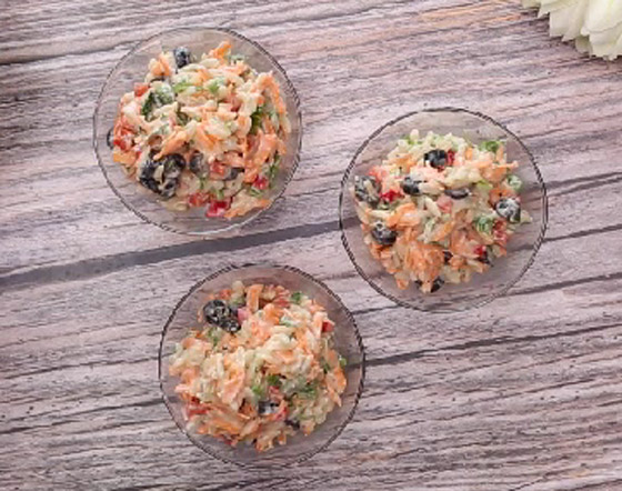 إليكم طريقة تحضير سلطة مكرونة لسان العصفور بالخضار الشهية صورة رقم 3