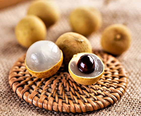 تحسن الذاكرة وتمنع فقر الدم.. إليكم فوائد فاكهة عين التنين 