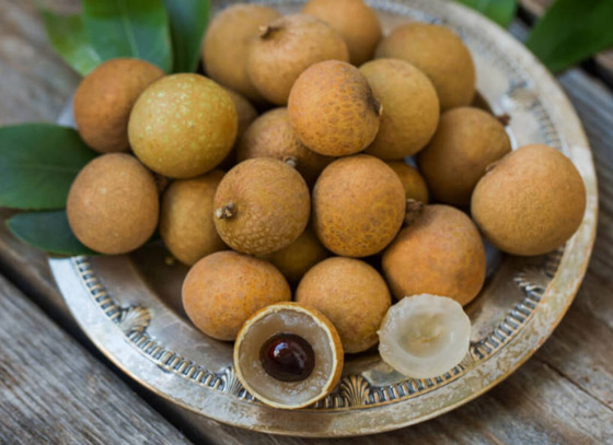 تحسن الذاكرة وتمنع فقر الدم.. إليكم فوائد فاكهة عين التنين 