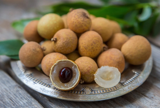 تحسن الذاكرة وتمنع فقر الدم.. إليكم فوائد فاكهة عين التنين 