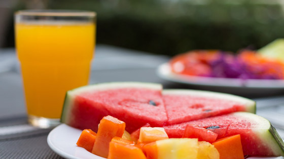 بعض السلبيات المحتملة لتناول الكثير من الفاكهة صورة رقم 4