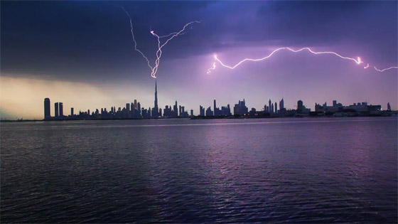 صورة رقم 7 - صور ملحمية توثق لحظة ضرب الصواعق والبرق لأشياء مختلفة حول العالم صورة رقم 7 - صور ملحمية توثق لحظة ضرب الصواعق والبرق لأشياء مختلفة حول العالم