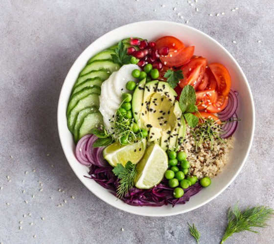 إليكم طريقة تحضير سلطة كينوا بالأفوكادو لسفرتكم الرمضانية صورة رقم 1