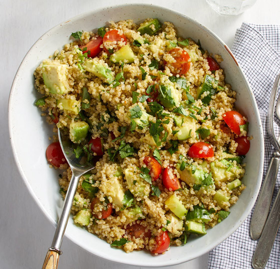 إليكم طريقة تحضير سلطة كينوا بالأفوكادو لسفرتكم الرمضانية صورة رقم 4