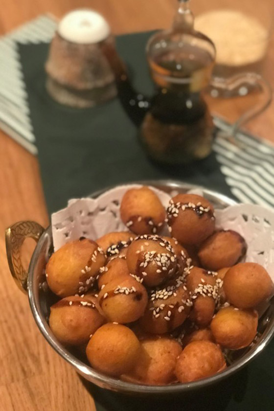 اللقيمات الإماراتية.. حلوى شهية تزين مائدة رمضان صورة رقم 1