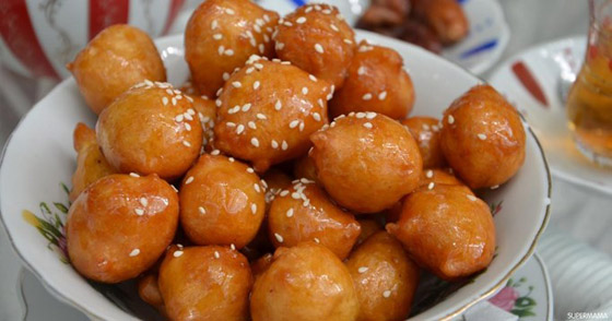 اللقيمات الإماراتية.. حلوى شهية تزين مائدة رمضان صورة رقم 2